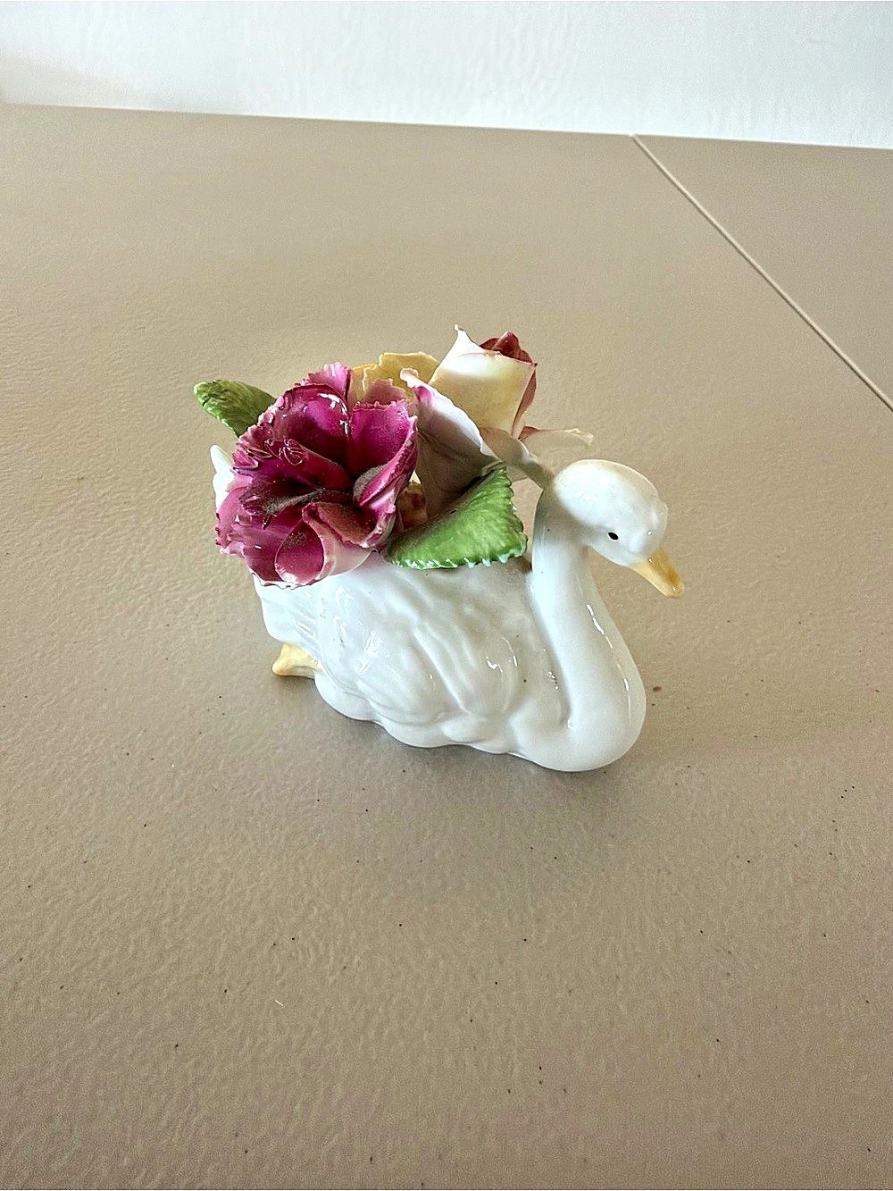 Dhorley Porcelain Swan Floral Decor